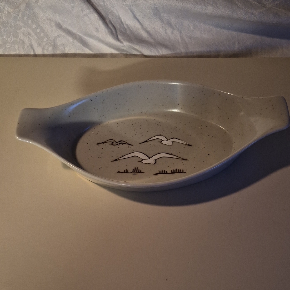 Vintage Otagiri Japan Seagull stoneware au gratin or casserole dish. 